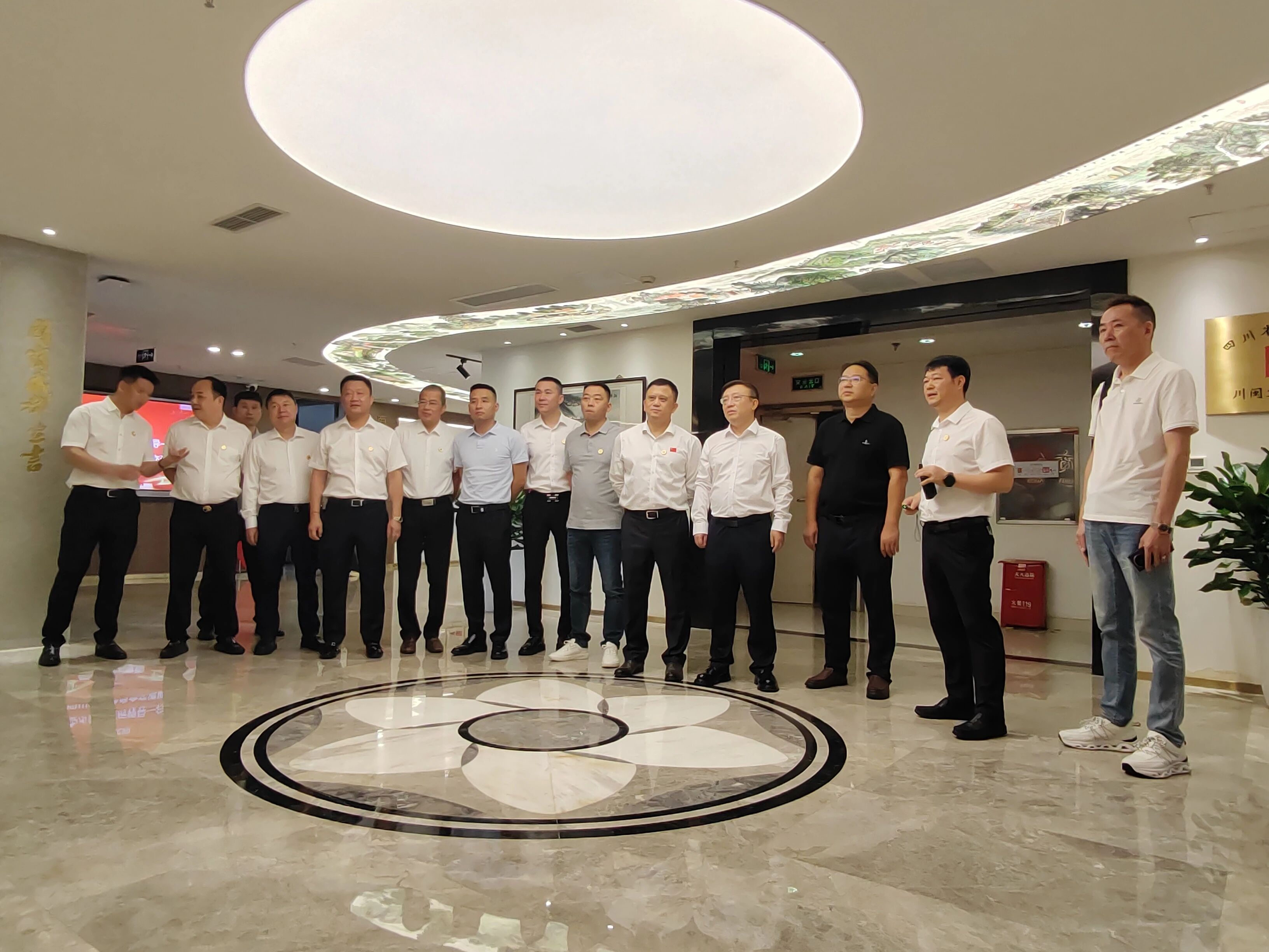 商会资讯 | 雅安市委副秘书长唐海洋一行到访商会座谈交流